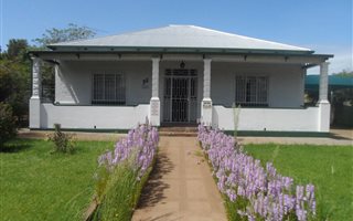 8 Bedroom House in Herlear