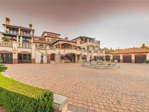 5 Bed House in Mooikloof Equestrian Estate