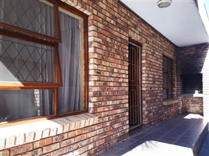 2 Bedroom Townhouse in Scheepers Heights