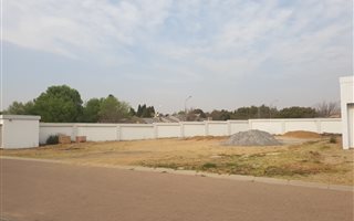 732 m² Land available in Secunda