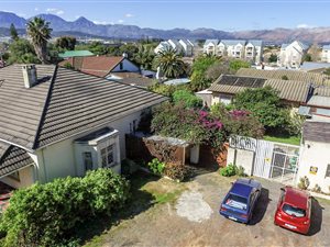 252 m² Commercial space in Strand Central