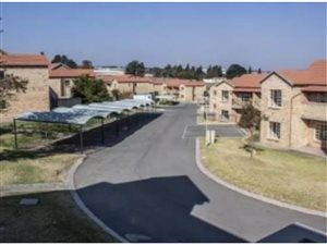 2 Bed Townhouse in Roodepoort Central