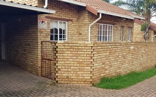2 Bedroom Townhouse in Glen Marais