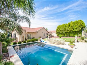 4 Bed House in Sundowner