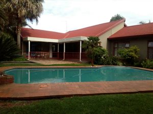 5 Bed House in Flora Gardens