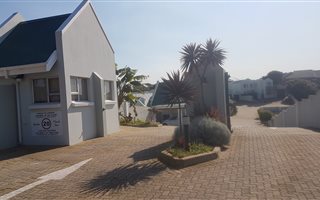 3 Bedroom Townhouse in Stilbaai
