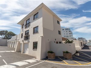 1 Bed Apartment in Bloubergrant