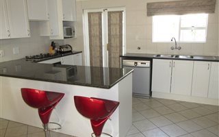3 Bedroom Apartment in Bryanston