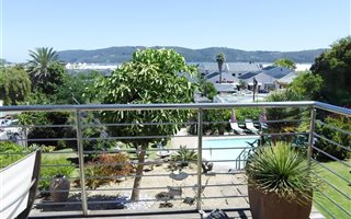 8 Bed, Bed and Breakfast in Knysna Central