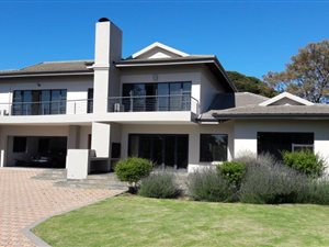 5 Bed House in Mossel Bay Central