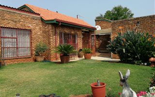 2 Bedroom Townhouse in Hennopspark