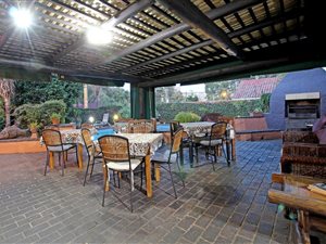 7 Bed House in The Gardens
