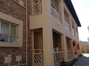 2 Bed Flat in Rensburg