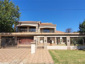 5 Bed House in Robertsham