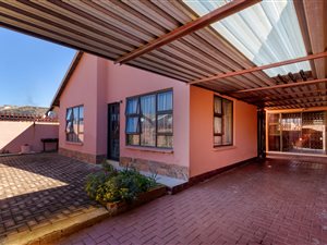 2 Bed House in Protea Glen