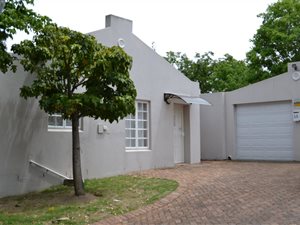 3 Bed House in Onder Papegaaiberg
