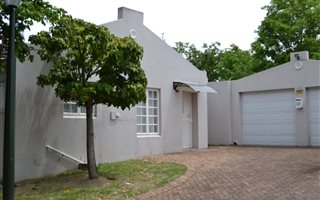 3 Bedroom House in Onder Papegaaiberg