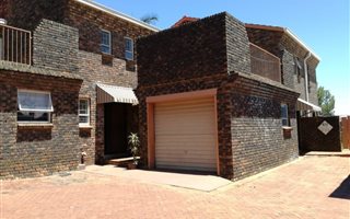 3 Bedroom Duplex in Waterkloof Glen