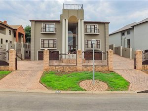 5 Bed House in Xanadu Eco Park