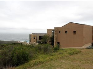 4 Bed House in Oubaai and surrounds