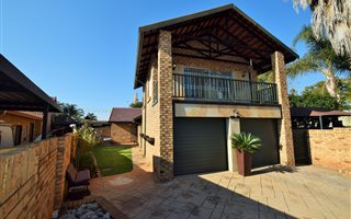 4 Bedroom House in Wierda Glen