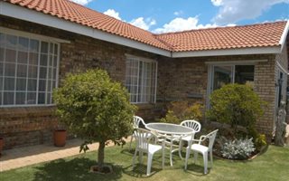2 Bedroom Cluster in Meiringspark