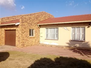 2 Bed House in Etwatwa