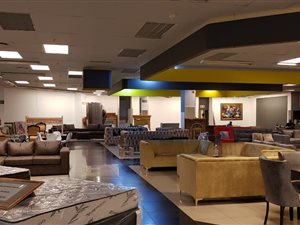 777 m² Retail Space in Highlands North
