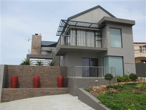 4 Bed House in Menkenkop