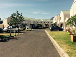 2 Bed Townhouse in Somerset West Central