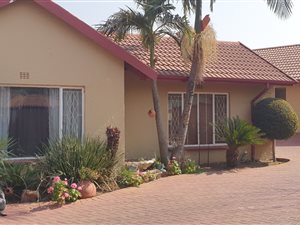 5 Bed House in Van Riebeeck Park