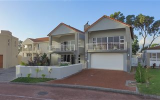 4 Bedroom House in Harbour Island