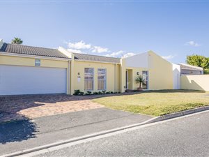 5 Bed House in Blouberg Rise