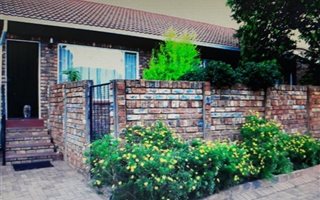 3 Bedroom Simplex in Murrayfield
