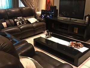 3 Bed House in Roylglen Gardens