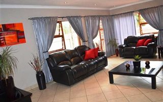4 Bedroom House in Ruimsig Country Estate
