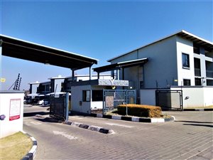2 Bed Apartment in Witpoortjie