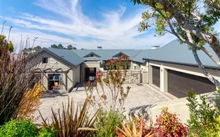 4 Bedroom House in Pezula Golf Estate