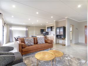 4 Bed House in Bloubosrand