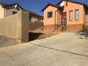 2 Bed House in Mahube Valley
