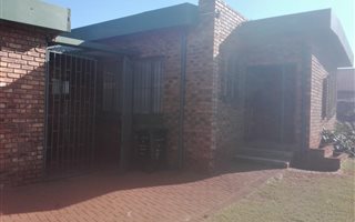 3 Bedroom House in Dersley