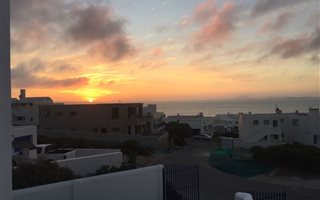 5 Bedroom House in Paradise Beach