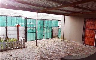 2 Bedroom House in New Macassar Village