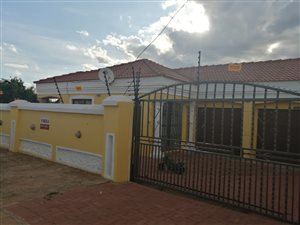5 Bed House in Vosloorus