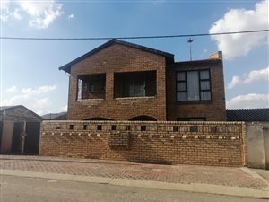 5 Bed House in Moroka North