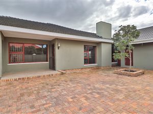 5 Bed House in Strand Central