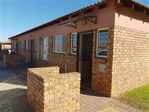 2 Bed Apartment in Vaalpark
