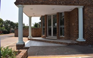 53 m² Commercial space in Die Hoewes