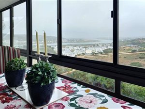 3 Bed Apartment in Stilbaai