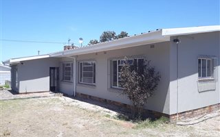 4 Bedroom House in Chrismar